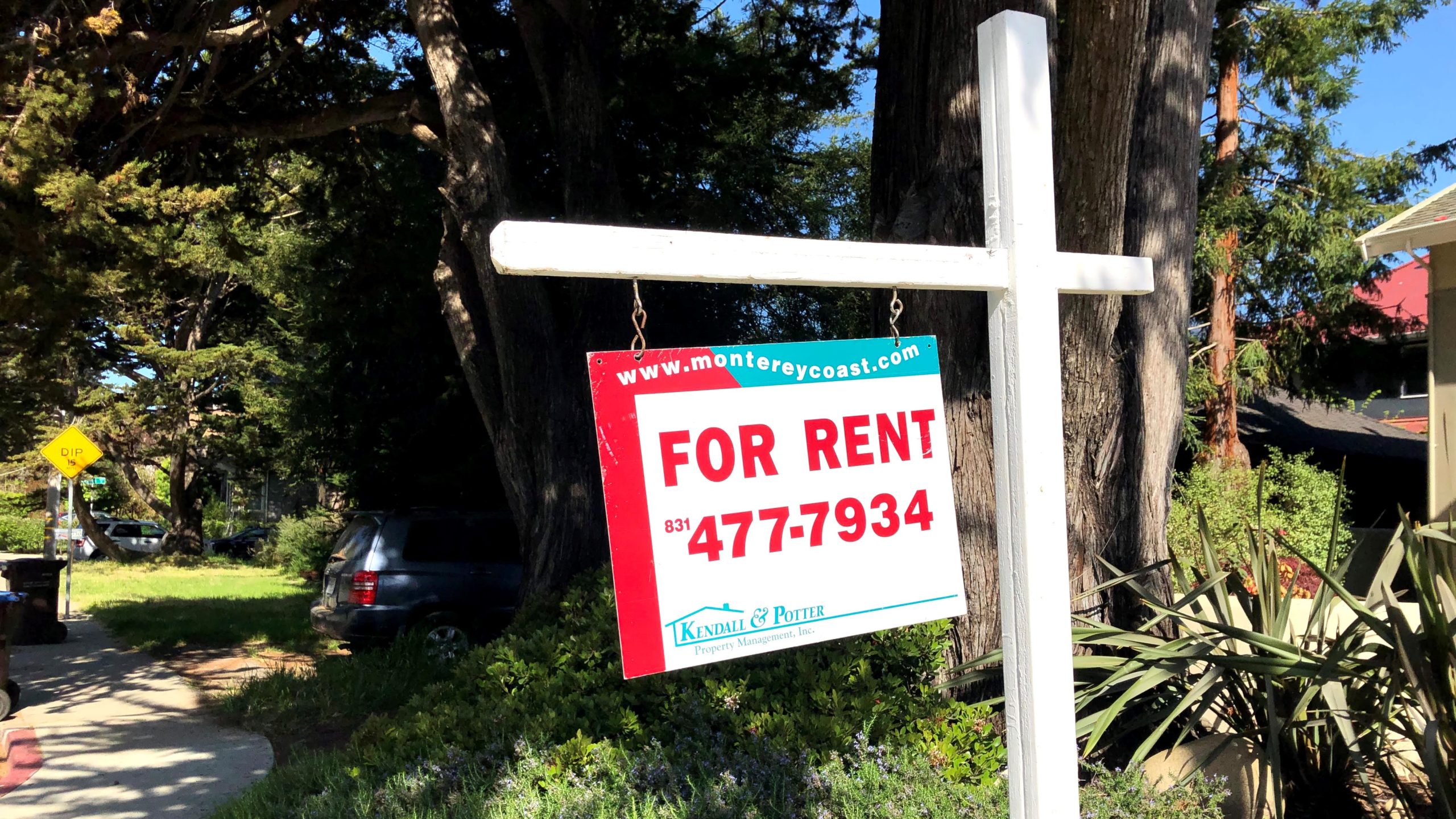 A house is for rent in Santa Cruz