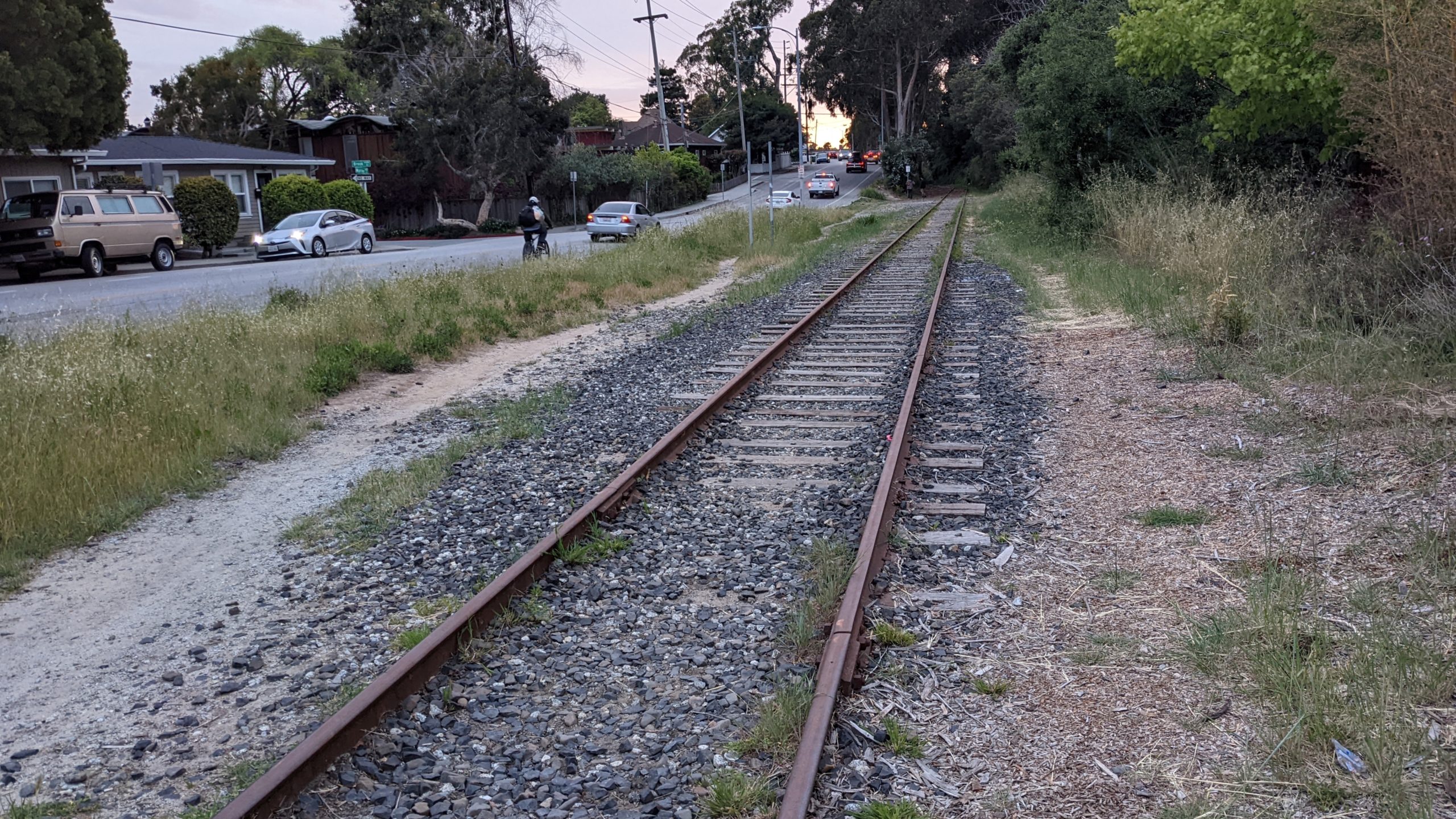 Ya están en marcha los trabajos preliminares de ingeniería y medio ambiente para un posible servicio ferroviario de pasajeros en el ramal de Santa Cruz. La línea discurre cerca de Murray Street en Santa Cruz. (Stephen Baxter - Archivo local de Santa Cruz)