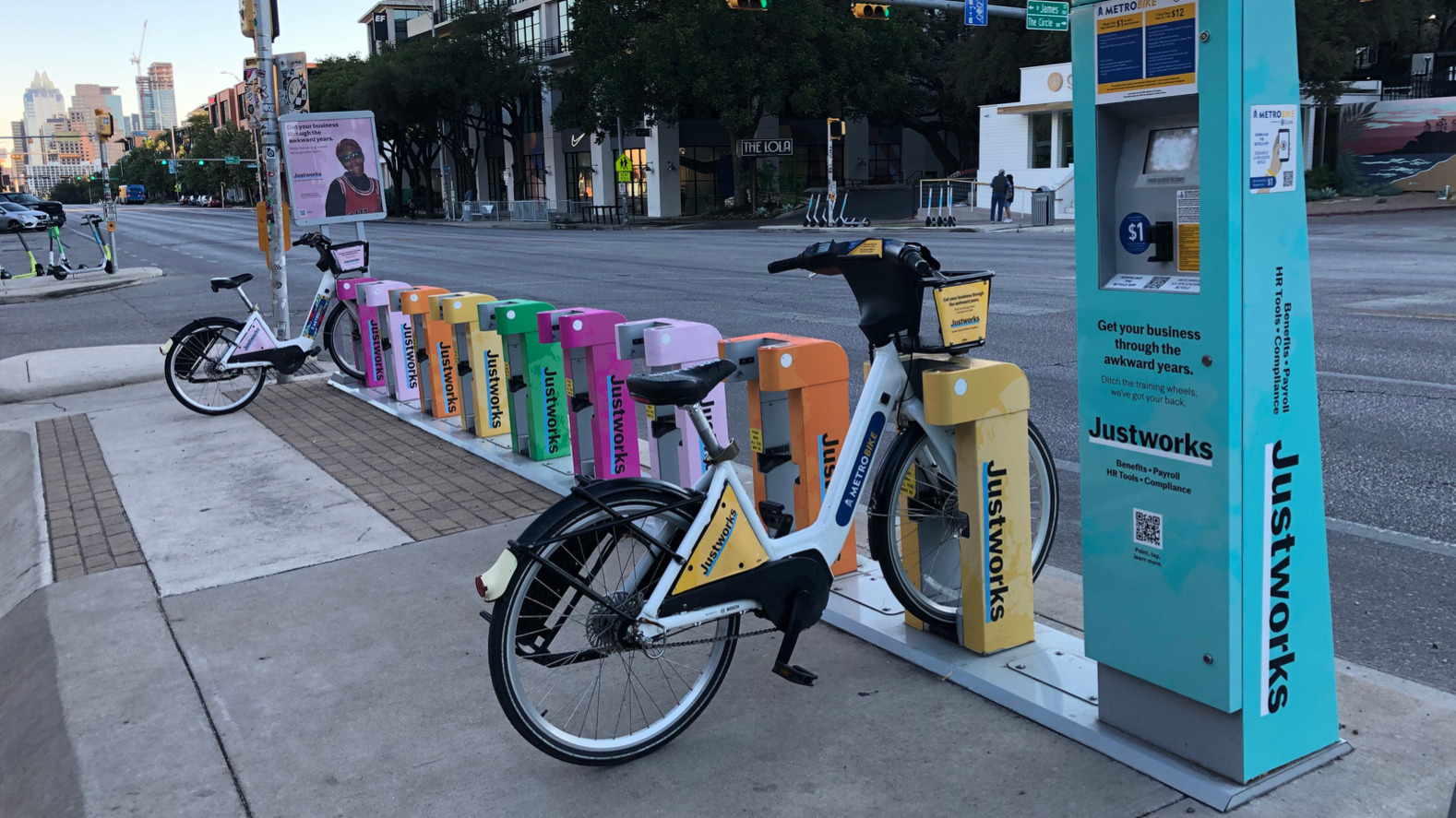 El sistema de bicicletas eléctricas compartidas volverá al condado