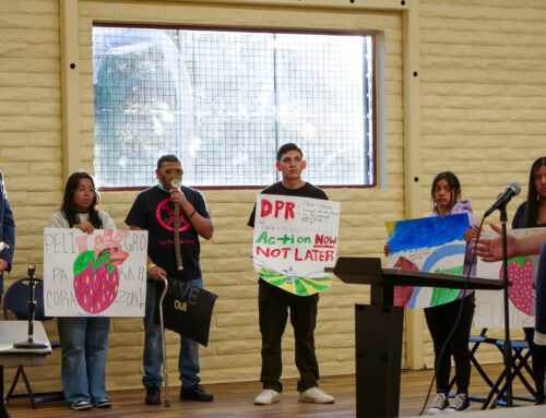 Los estudiantes protestan contra la propuesta de pesticidas en Watsonville
