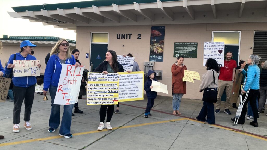 Image for display with article titled Live Oak Teacher Layoffs Proposed to Avoid State Takeover of School District