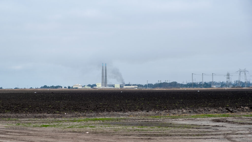 Image for display with article titled Residents Told to Monitor Hazardous Smoke From Moss Landing Fire