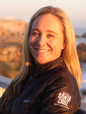 renee-golder-headshot-2026-vertical-resized
